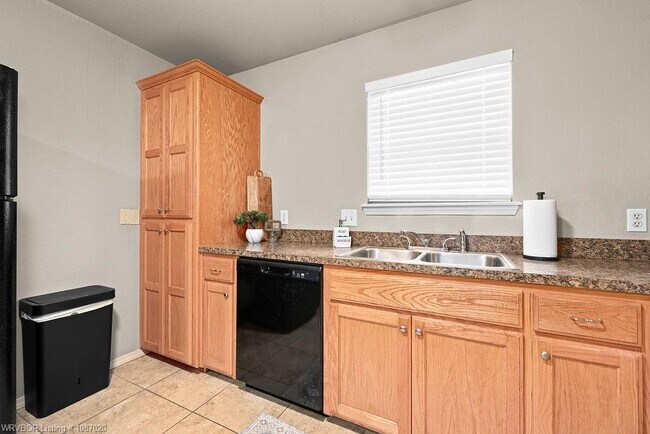 Building Photo - 5019 S 28th St