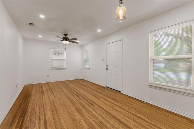 Building Photo - 3004 Ballinger Dr