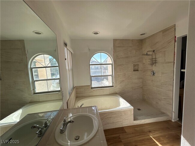 Building Photo - 6672 Golden Pond Cir