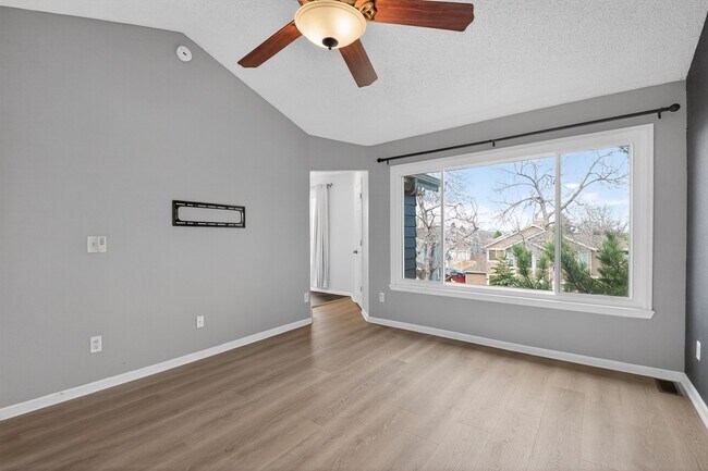 Building Photo - 5559 Wickerdale Ln