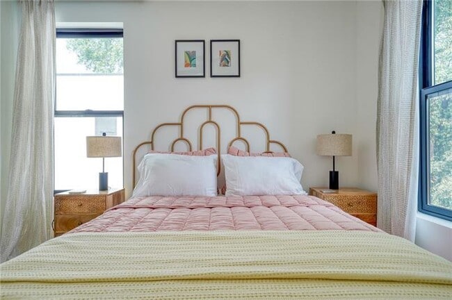 Building Photo - 829 Barnett St NE