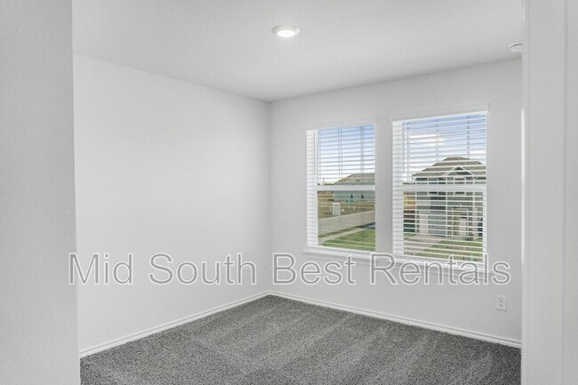 Building Photo - 220 Redwood Rd