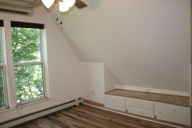 Building Photo - 3803 Military St
