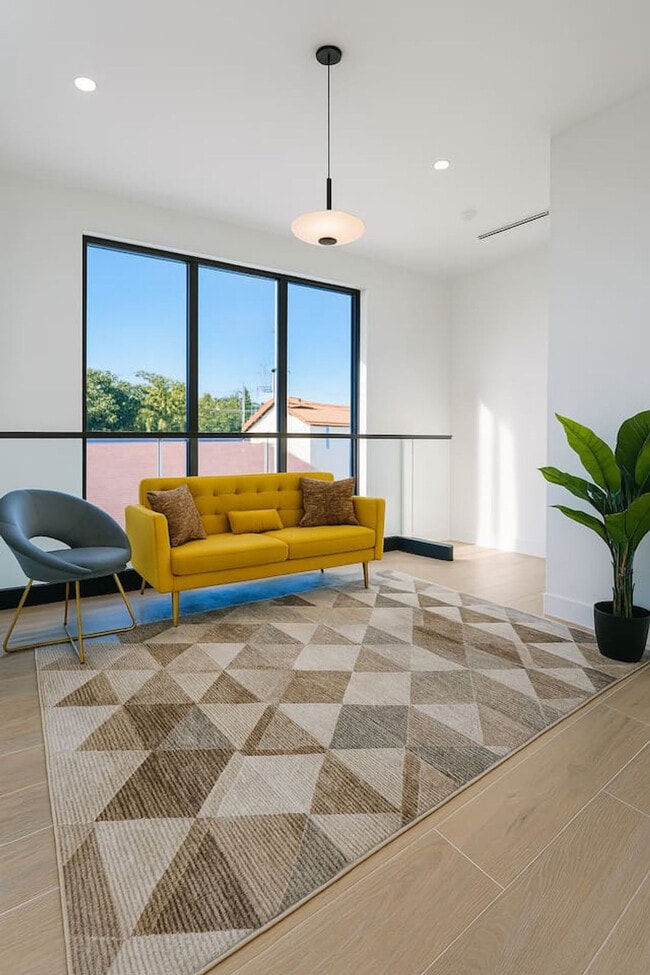 Building Photo - 1812 Miami Rd