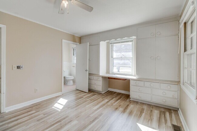 Building Photo - 2 Pickens Ct