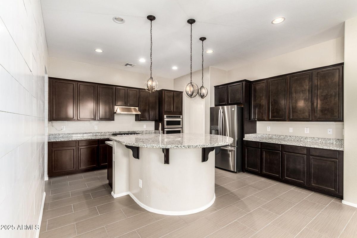 Building Photo - 21004 E Sunset Dr