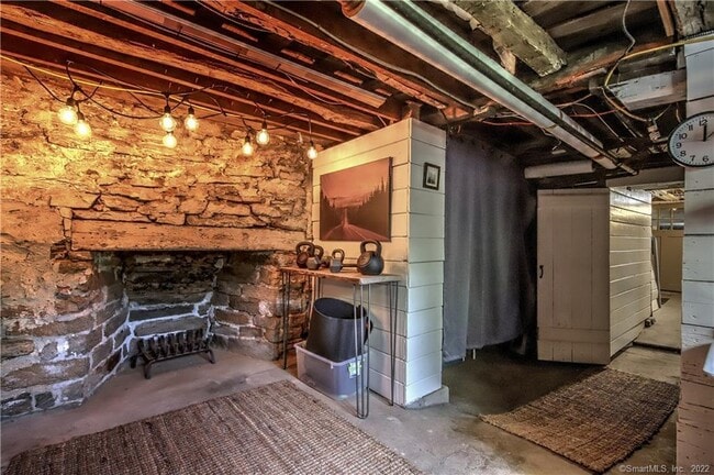 Building Photo - 96 Kings Hwy N