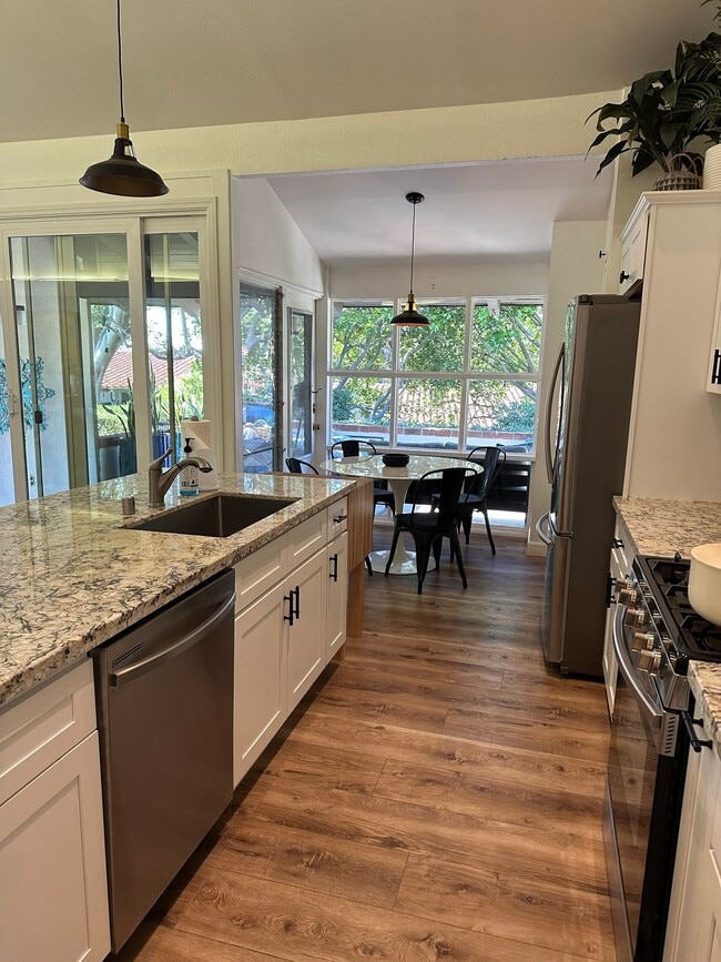 Building Photo - 303 Esplanade