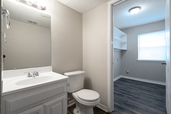 Building Photo - 1121 Via Del Rey