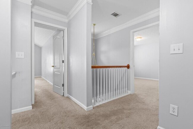 Building Photo - 2422 Temple View Dr