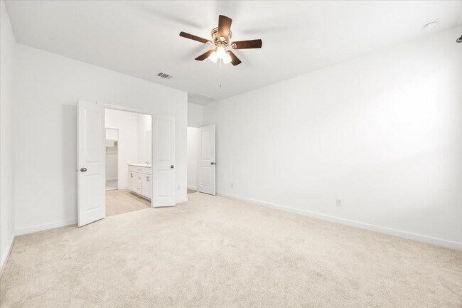 Building Photo - Spacious 4-Bed Home with Modern Upgrades, Fenced Yard & Community Pool in San Antonio