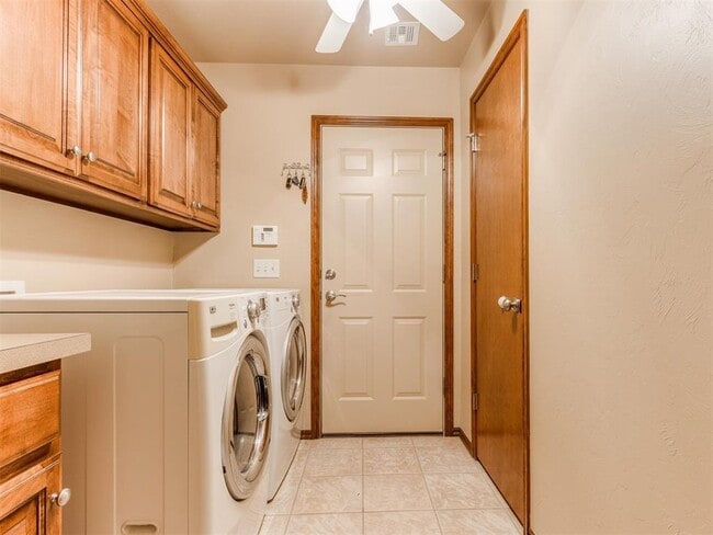 Building Photo - 16616 Hardwood Pl
