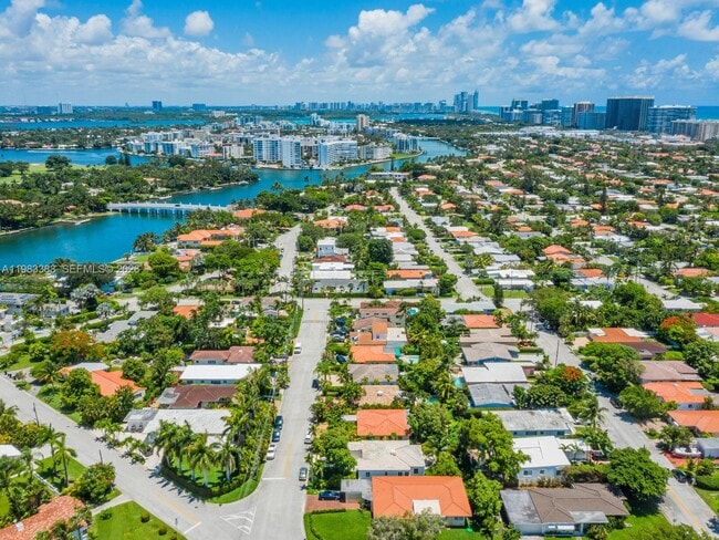 Building Photo - 8927 Hawthorne Ave