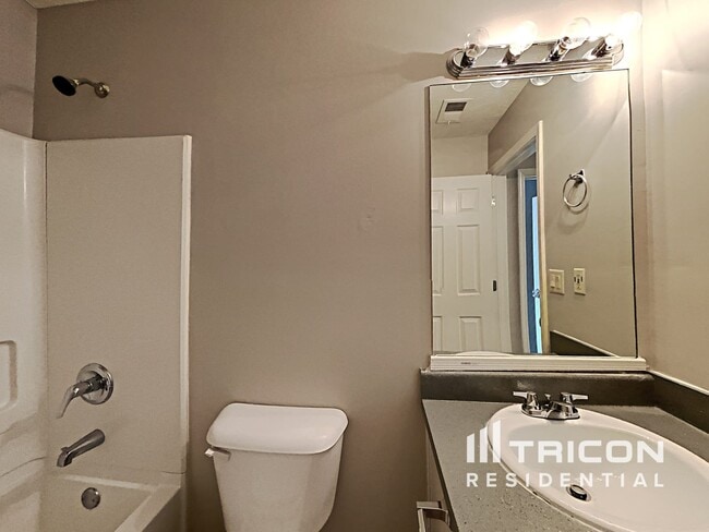 Building Photo - 536 Harvick Cir