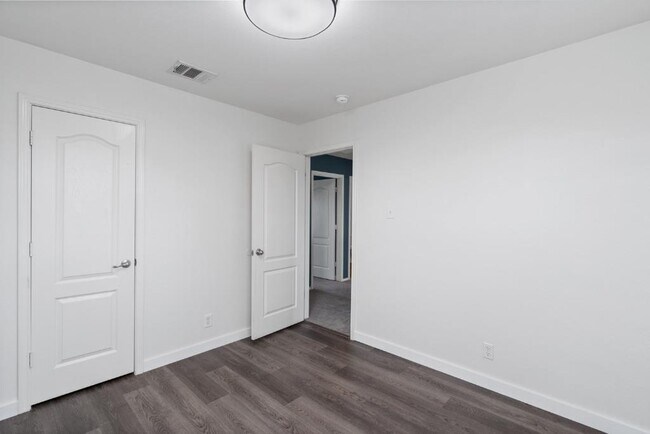 Building Photo - 410 Tower Dr