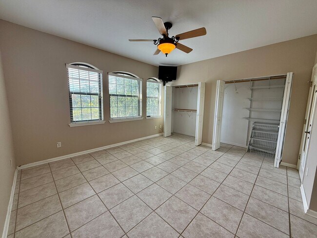 Building Photo - 3 bedroom, 3 bath Luxury Living Along the ...