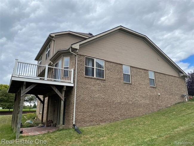 Building Photo - 39206 Silverthorne Bend