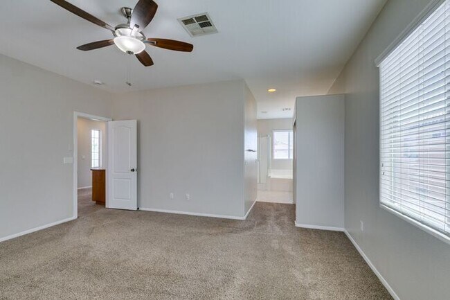 Building Photo - Beautiful 3 Bed / 3 Bath Home in Skyridge Community