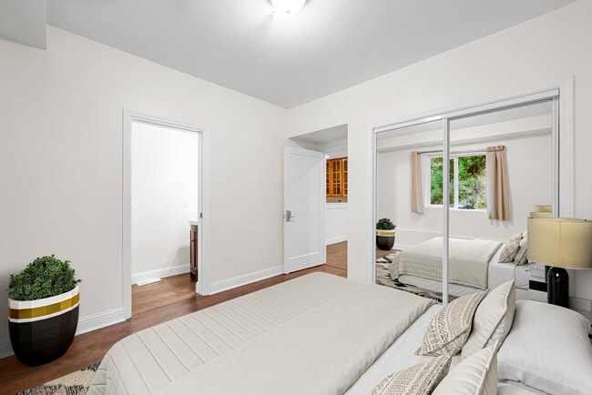 Building Photo - 975 Logan Creek Rd