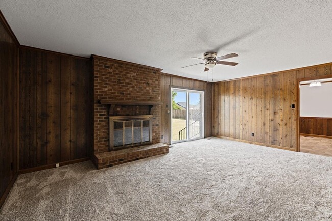 Building Photo - 315 Holland Hill Dr