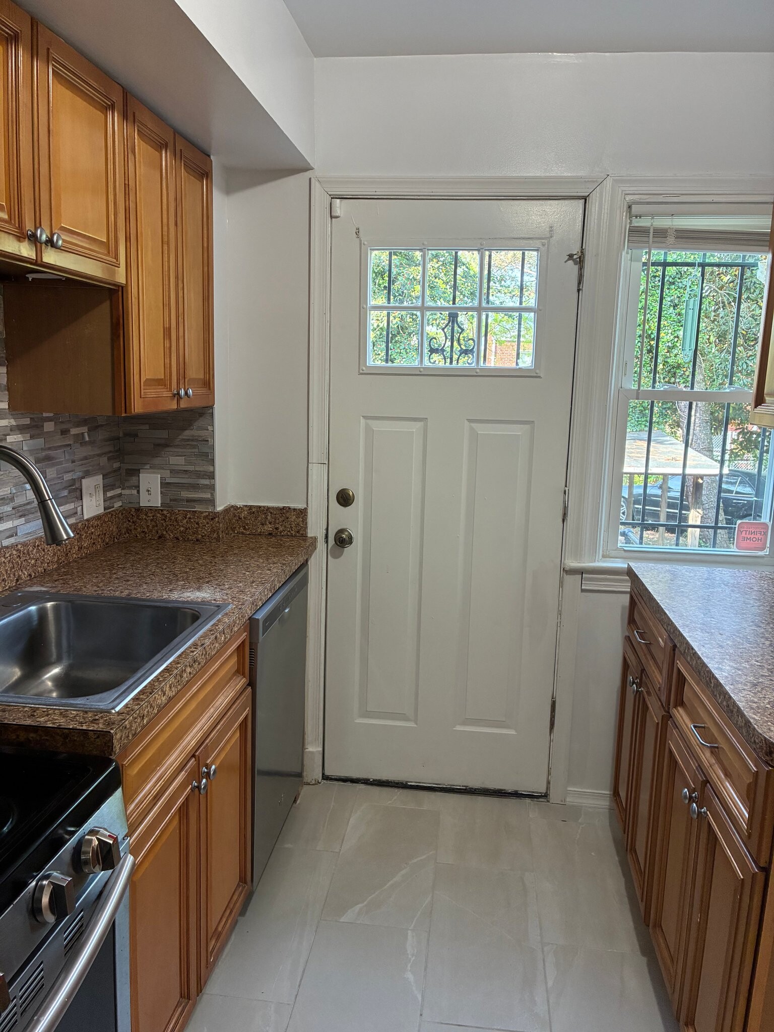 Building Photo - 425 Oakwood St SE