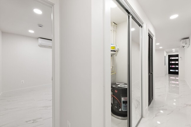 Building Photo - DC1026