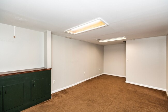 Building Photo - Spacious 2-Bedroom, 2.5-Bathroom Home