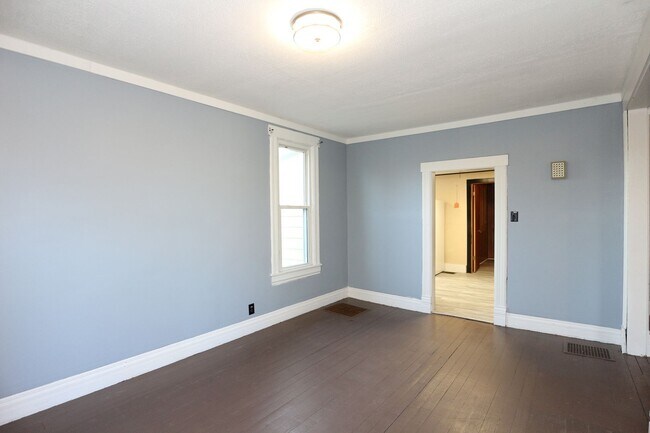 Building Photo - 3 Bedroom Veedersburg Home!