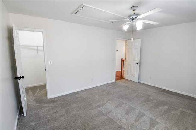 Building Photo - 1865 Oak Tree Hollow