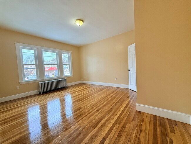 Building Photo - 6 Tennis Rd