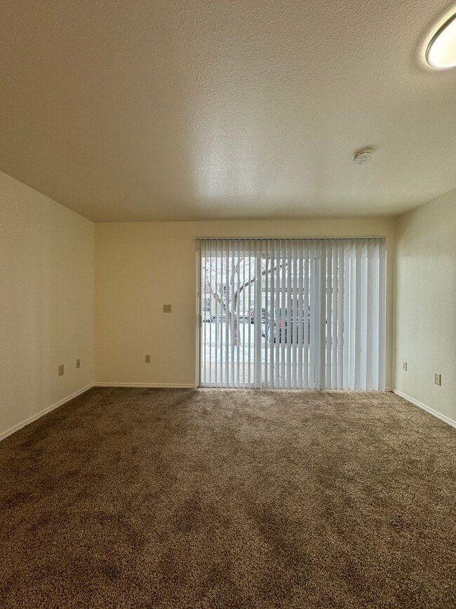 Building Photo - 10873 W Ustick Rd