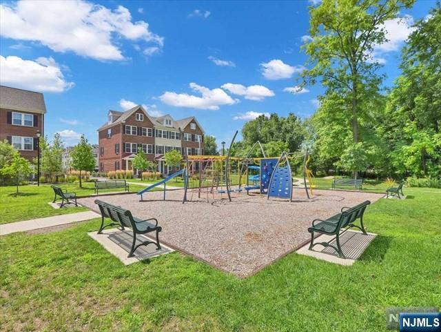 Building Photo - 12 Litchfield Ln