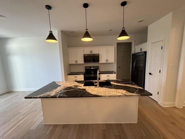 Building Photo - 753 Amanda Ct