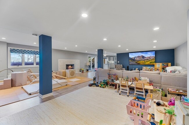 Building Photo - 2419 Cumberland Cir