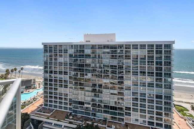 Building Photo - 1750 Avenida Del Mundo