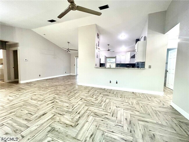 Building Photo - 210 SE 1st Pl