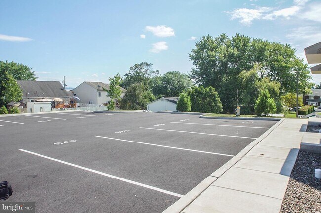 Building Photo - 504 Arietta Ct