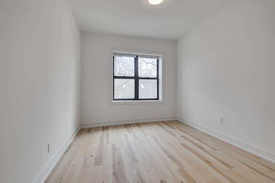 Building Photo - 1906 N Whipple St