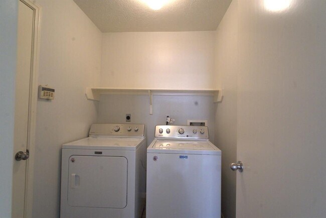 Building Photo - 28711 Atherstone St