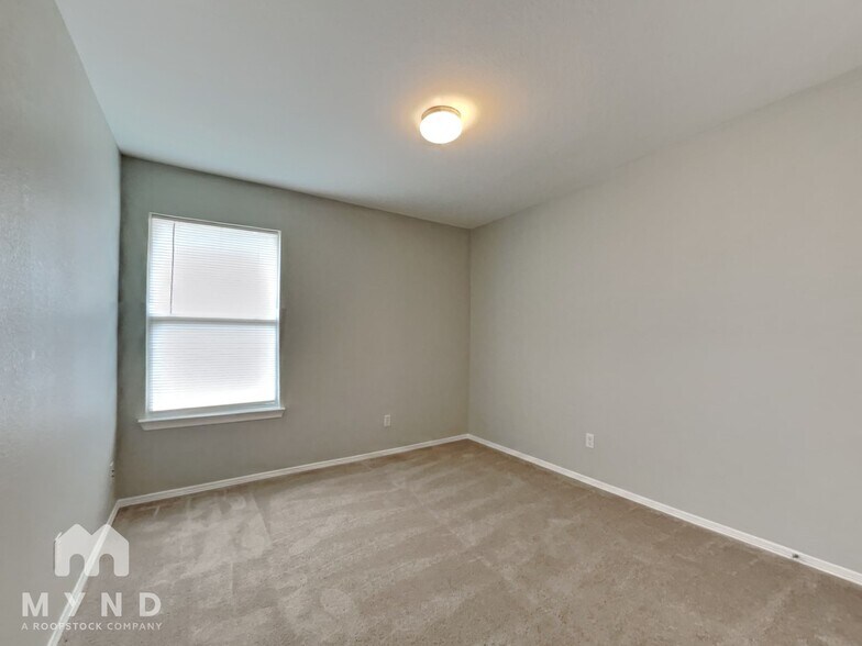 Building Photo - 24226 Hard Wood Dr