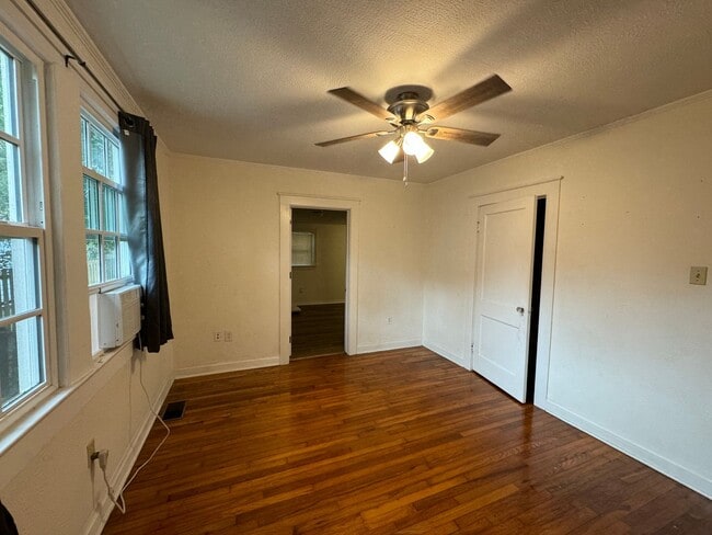 Building Photo - 3712 Hyacinth Ave