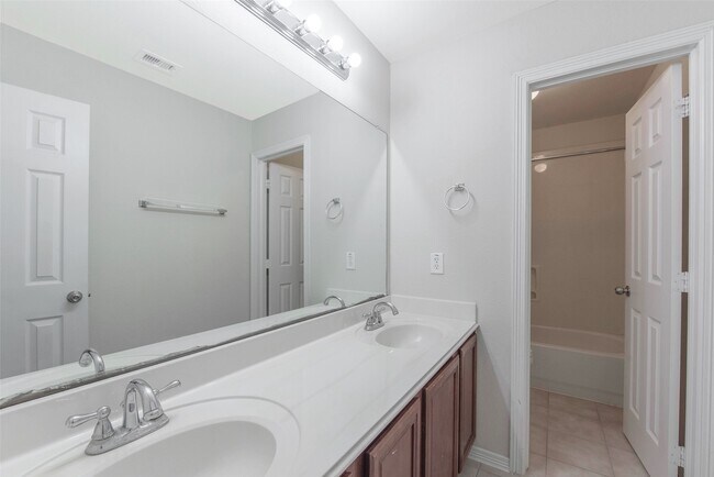 Building Photo - 131 Sunset Falls Dr