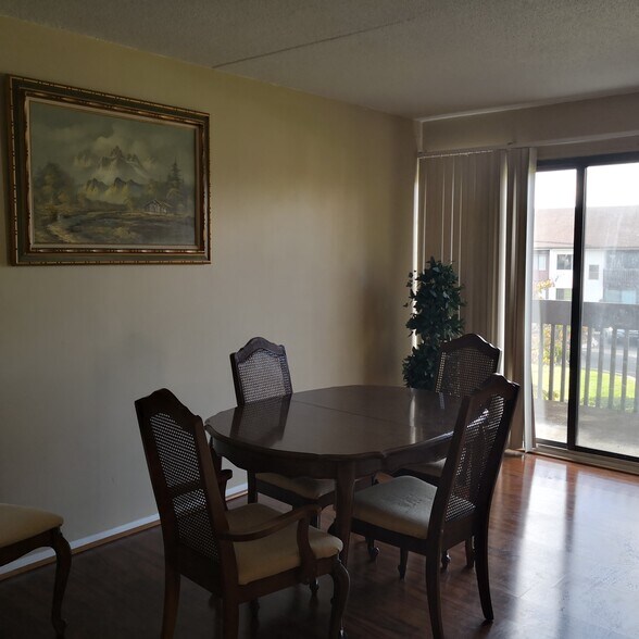 dinner room_3 - 808 Stratford Dr