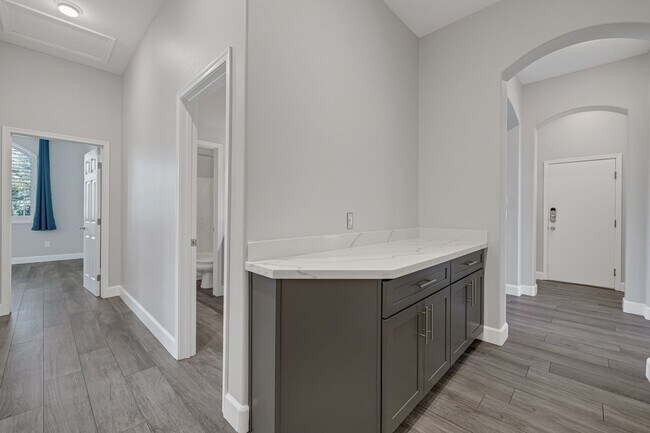 Building Photo - Executive Luxury Living with Unmatched Cit...