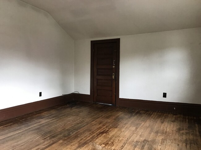 Bedroom 3 - Rear Unit - 604 W Main St