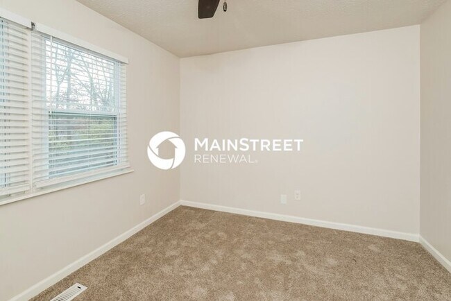 Building Photo - 3 Bedroom Pet-Friendly Home in KNOXVILLE, TN with Main Street Renewal