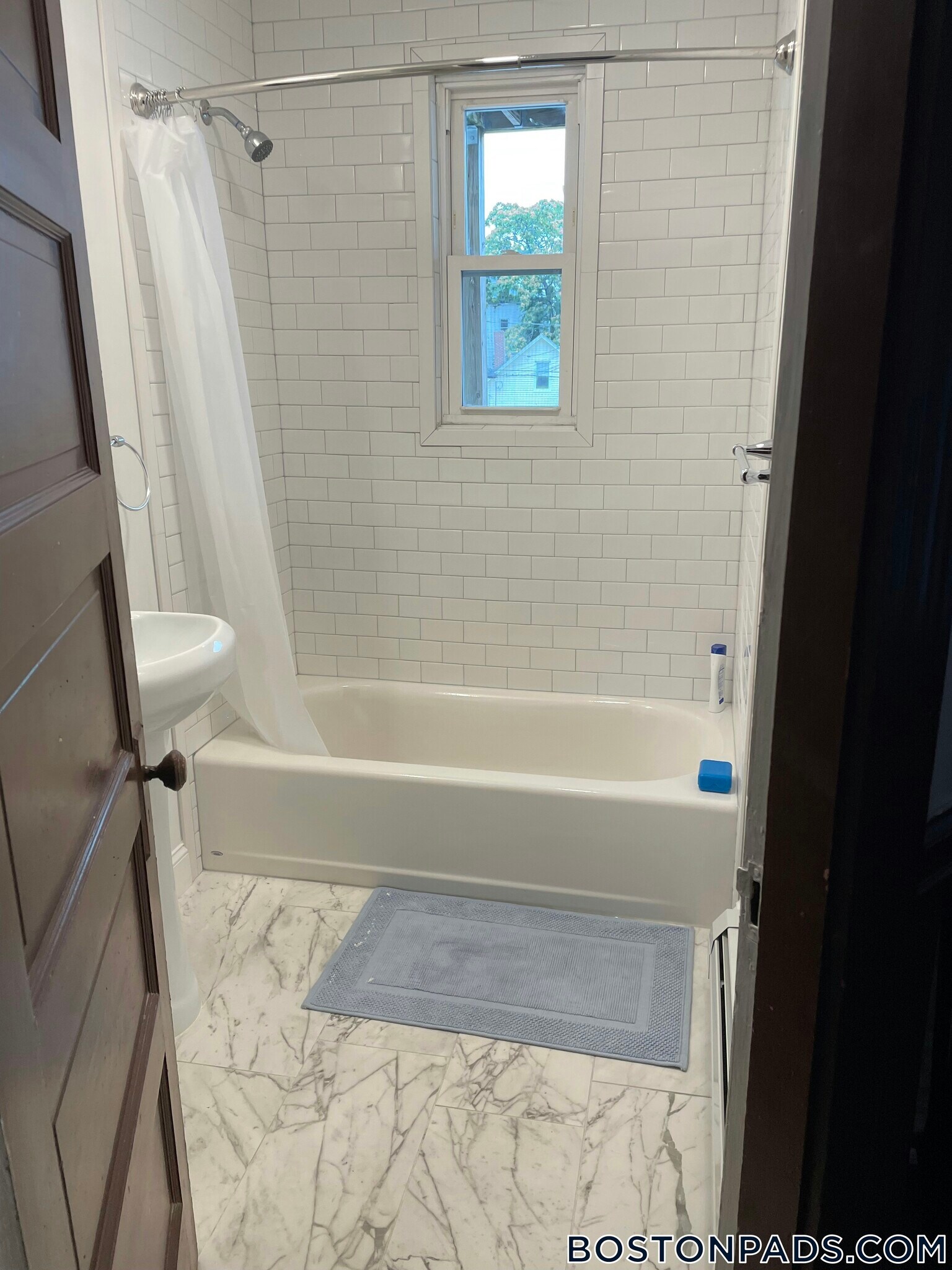 Building Photo - 122 Columbia St