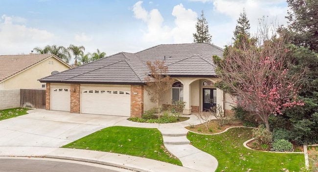 Building Photo - 5 Bedroom/3 Bath Home with Paid Solar System - $3395 Per month!