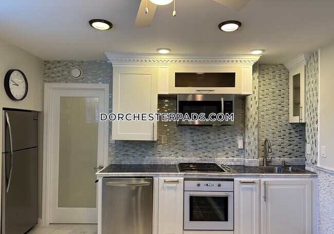 Building Photo - 235 Savin Hill Ave