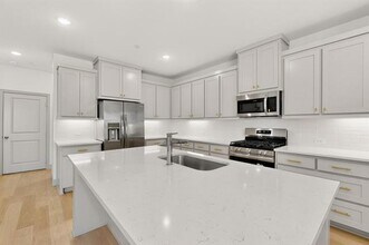 Building Photo - 8852 Magnet Dr